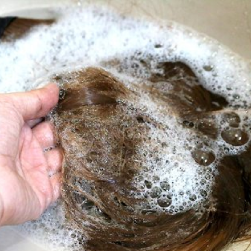 Wet Your Hair First Then Using Shampoo To Make Curly Hair Extensions Clean